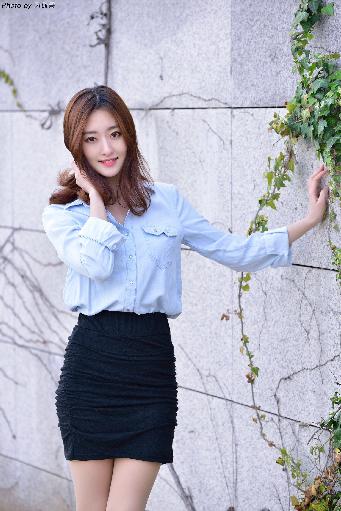 14岁一字马露唇形照片